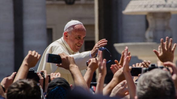 "Condições melhoram, mas o quadro ainda é complexo", diz boletim do Vaticano sobre saúde do Papa