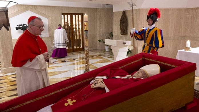 Tanatopraxia: o processo que preserva o corpo do Papa Francisco