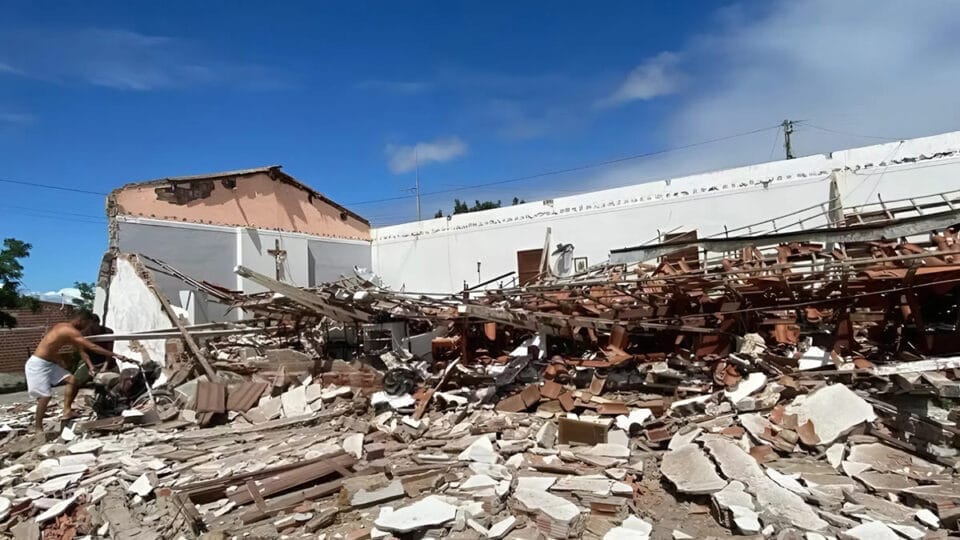 Igreja desaba no interior da Bahia