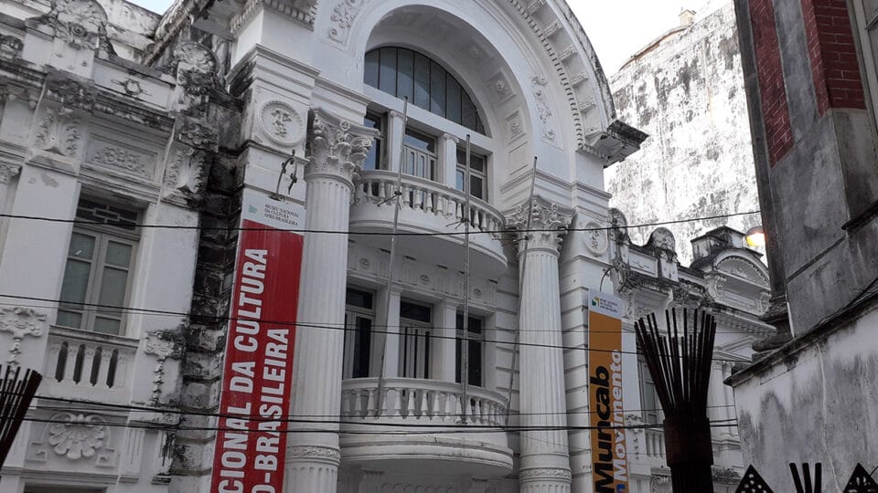 Exposição “Òná Írín no Muncab em Salvador