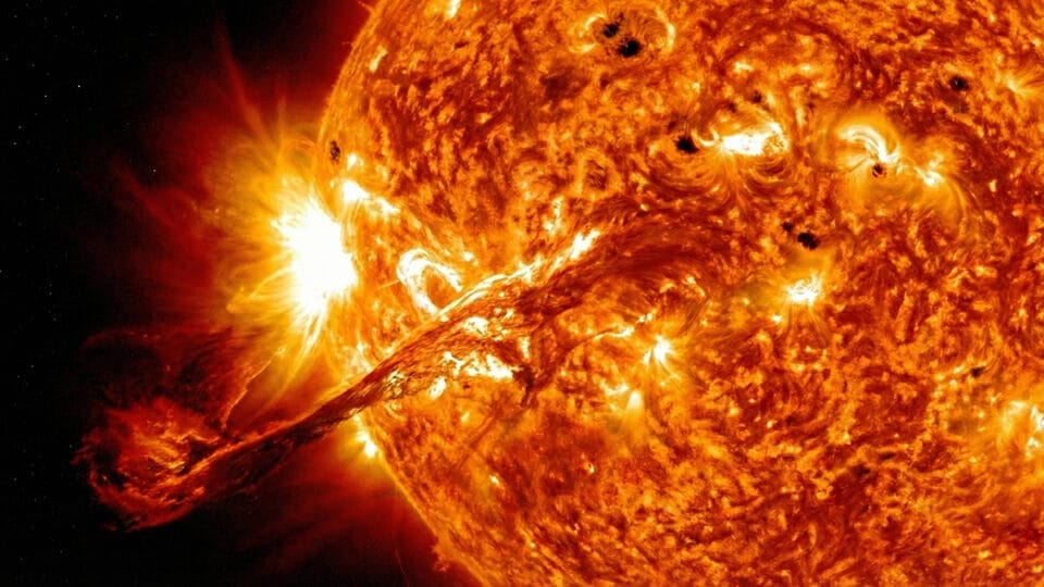Tempestade solar de atinge a Terra, aponta NASA